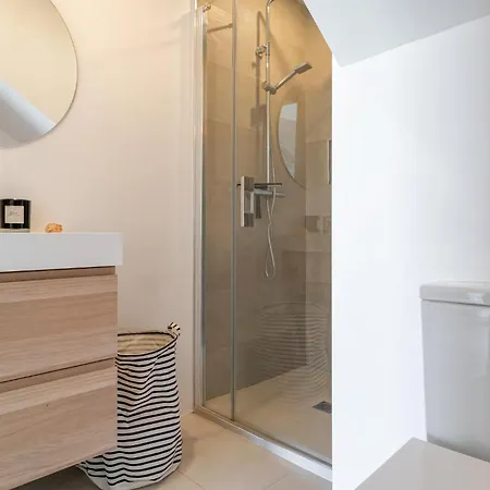 Lovely In With Kitchen Apartment